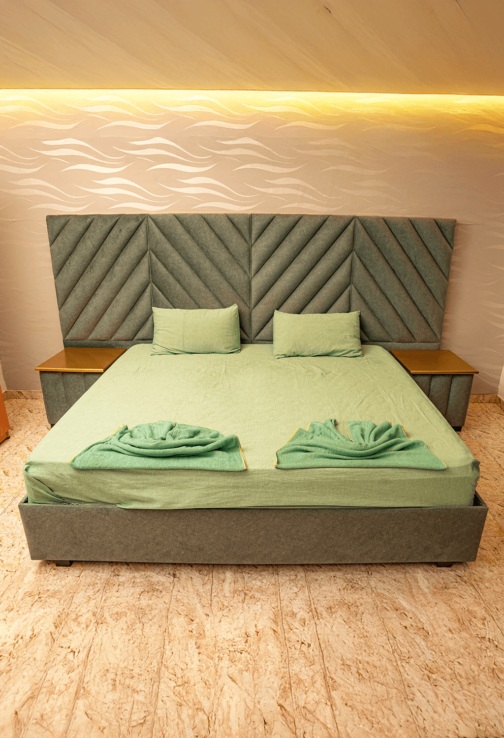 Room-Service-Segement-03